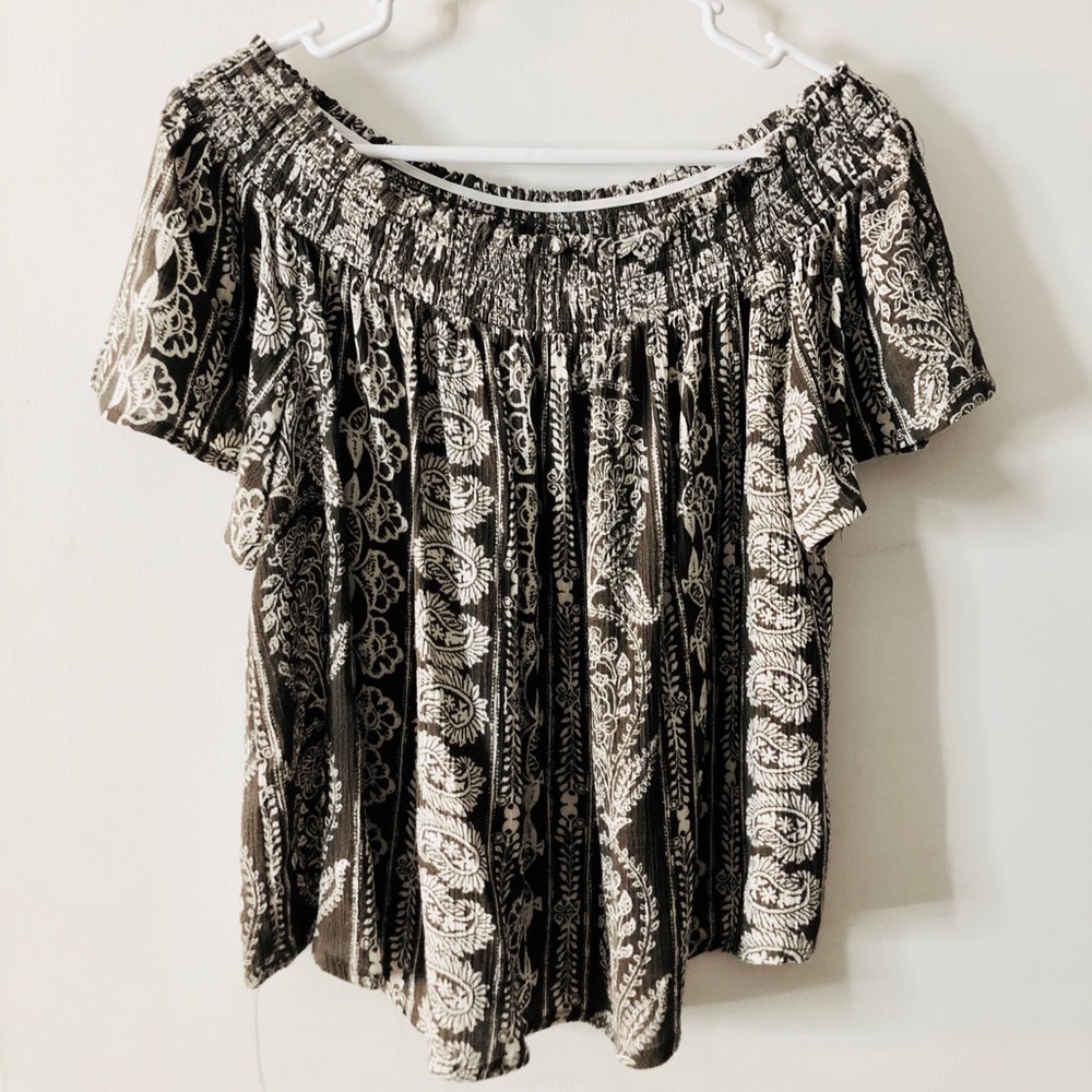 Off-the-shoulder olive/white top